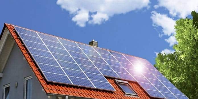 placas solares no telhado