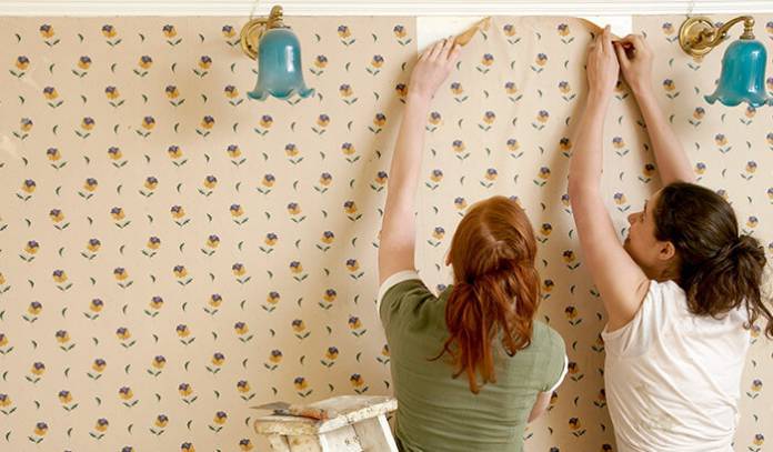 como aplicar papel de parede em sua casa