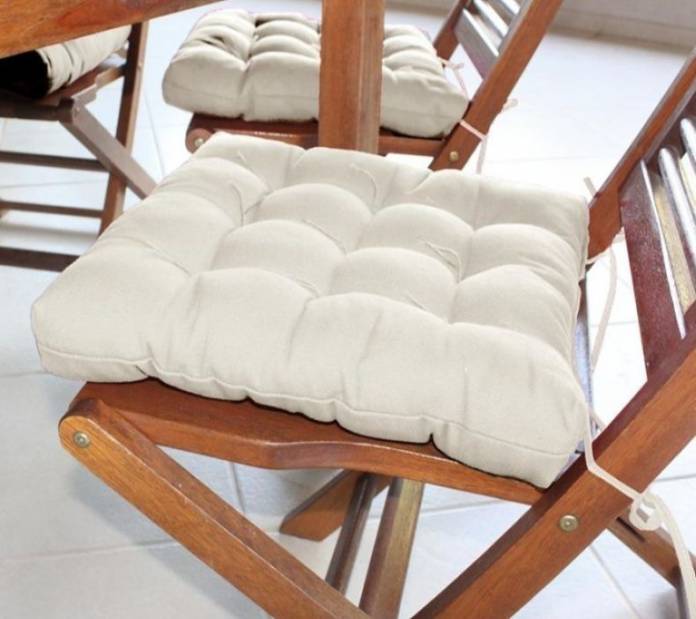 almofada futon de cadeira de madeira