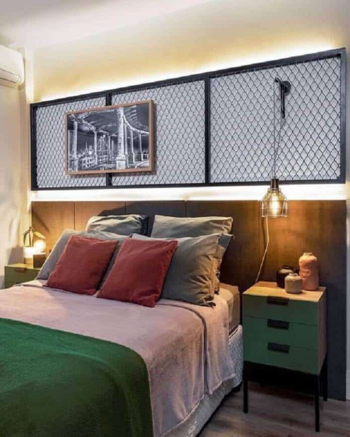 pendente industrial para decoracao de quarto de casal com cabeceira de madeira Foto Historias de Casa e1606271855710
