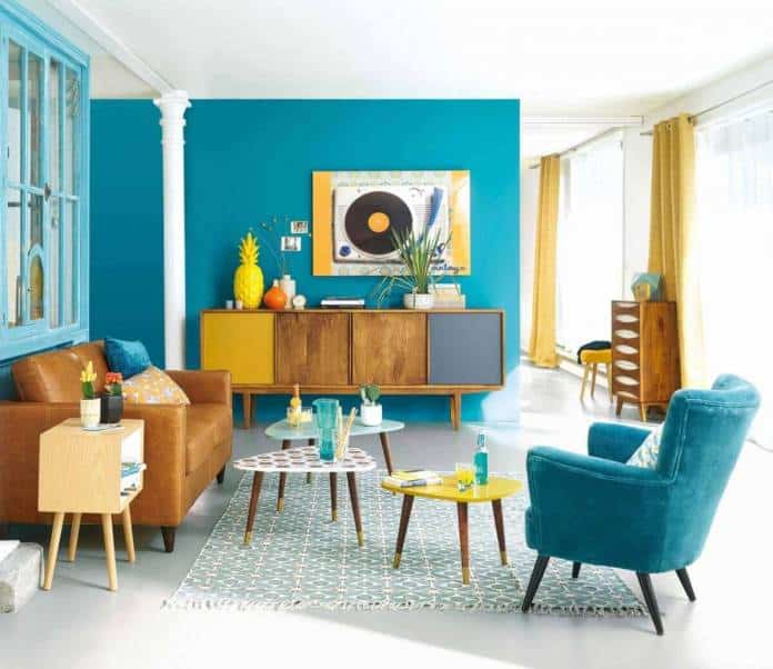 Sala de estar pequena e azul com rack pe palito Foto Pinterest e1618445707628