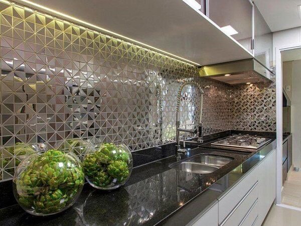 Revestimento para cozinha espelhado. Fonte Pinterest