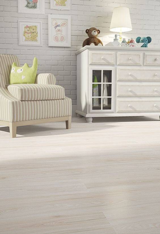 carpete de madeira quarto de bebe claro