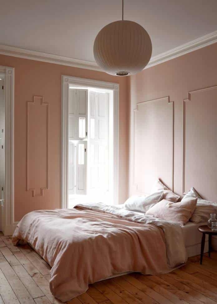 quarto rosa claro monocromatico e1645027977786