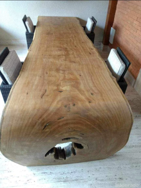 A mesa rústica de madeira pode ser feita com diversos tipos de madeira.
