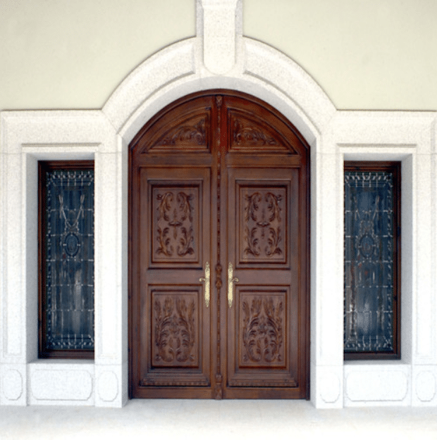 essa porta de madeira fantástica, feita artesanalmente