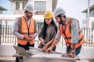 Ao saber como escolher profissionais para obra é possível ter uma equipe representada na foto.