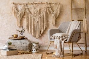Espaço de uma sala após dicas de como fazer a decoração boho.
