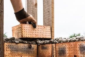 fazendo constução depois de descobrir o que é tijolo ecológico