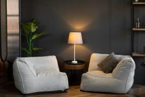 Detalhe de iluminação para casa com abajur.