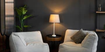Detalhe de iluminação para casa com abajur.