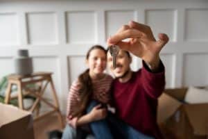 casal descobrindo como funciona o programa Minha Casa Minha Vida e aproveitando.