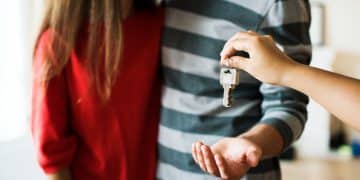 casal descobrindo como construir com o Minha Casa Minha Vida