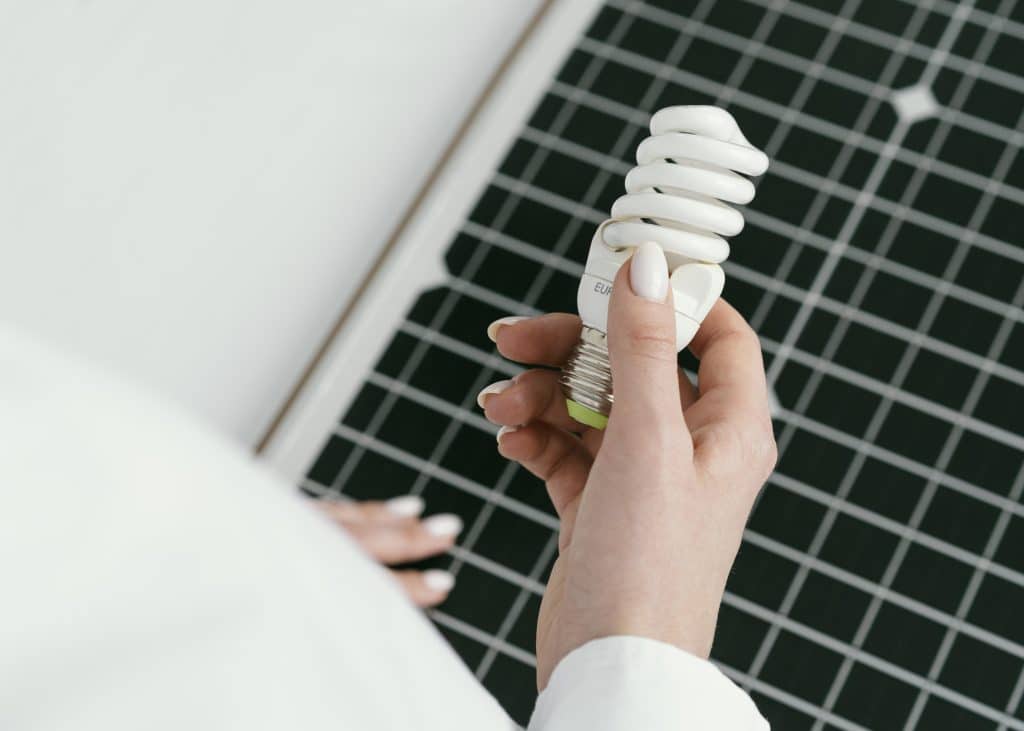 Dicas práticas para economizar energia